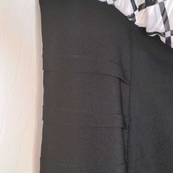 Black and White Check Pattern Dress - Picture 2 of 8